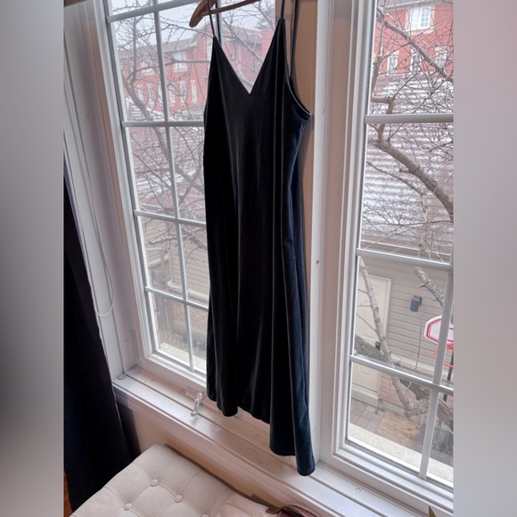 Uniqlo Blue Velvet Midi Dress - Picture 1 of 4